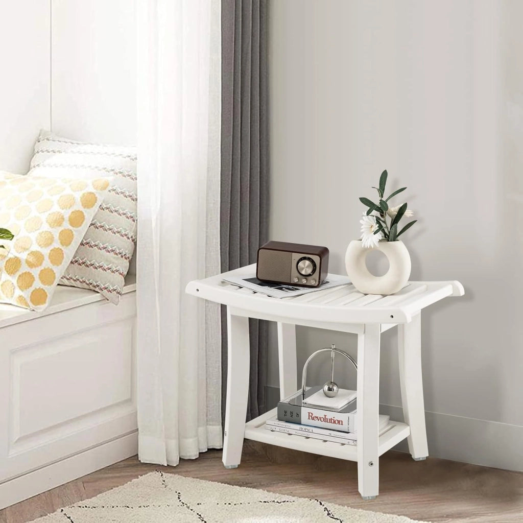 Panca da Doccia, Sgabello da Bagno Impermeabile con Sedile Curvo, con Portasciugamani e Piedini Antiscivoli, Panca Versatile con Ripiano, 60,5 x 34 x 48 cm