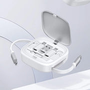 Adattatore da 60W con caricamento veloce, scalabile, con connettori USB-C, Lightning e USB-A, compatibile con iPhone 16, Android 15, MacBook, Samsung, Huawei, smartphone con SIM pop-up e holder per smartphone in metallo argento.