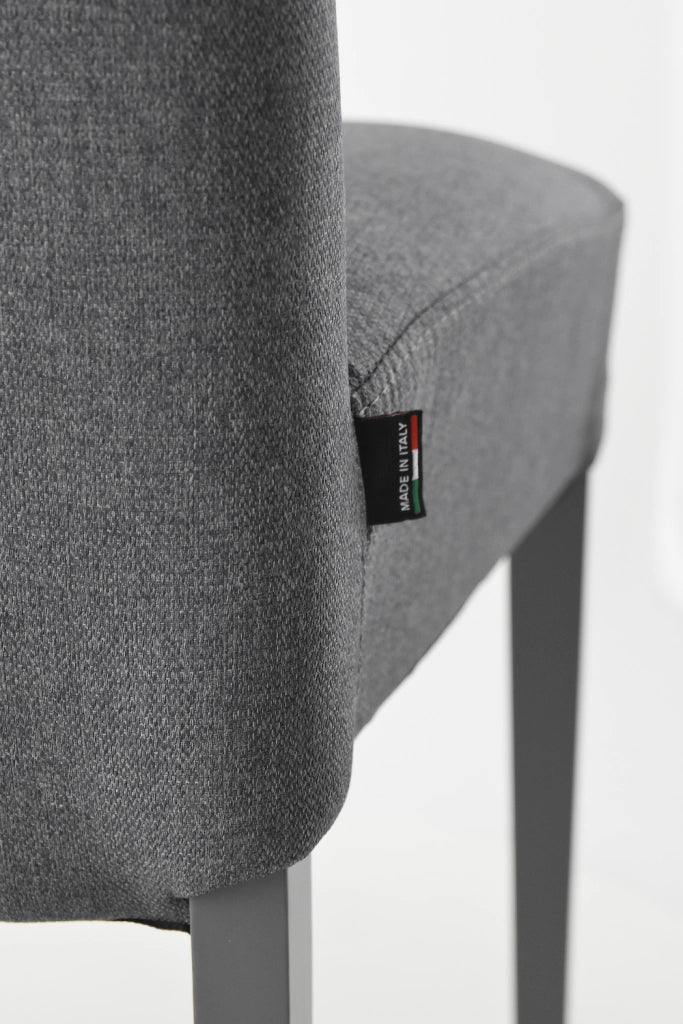 Set 4 sedie Chiara Tommychairs, struttura in faggio grigio scuro, seduta e schienale imbottiti e rivestiti in tessuto