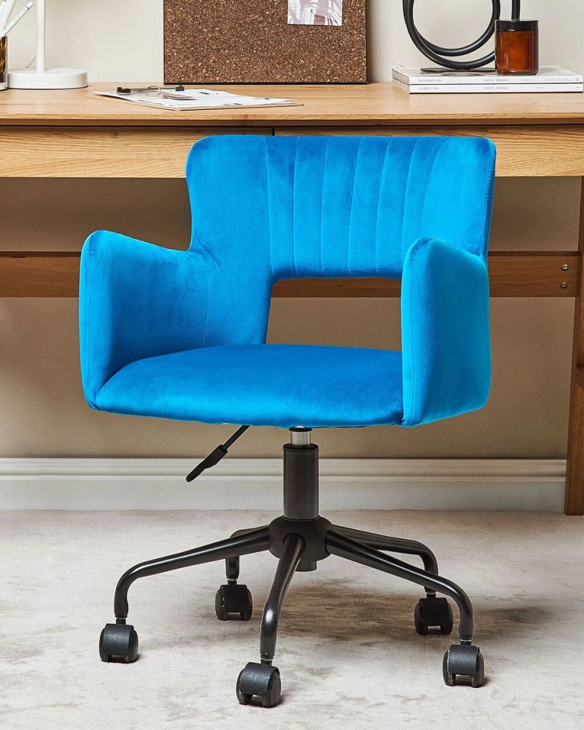 Sedia da ufficio velluto blu braccioli schienale intagliato gambe in metallo moderna industriale girevole con rotelle