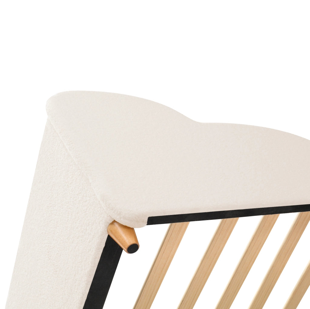 Letto singolo 90x200 cm in bouclé beige con sponde imbottite; luce notturna e porte USB/Type-C