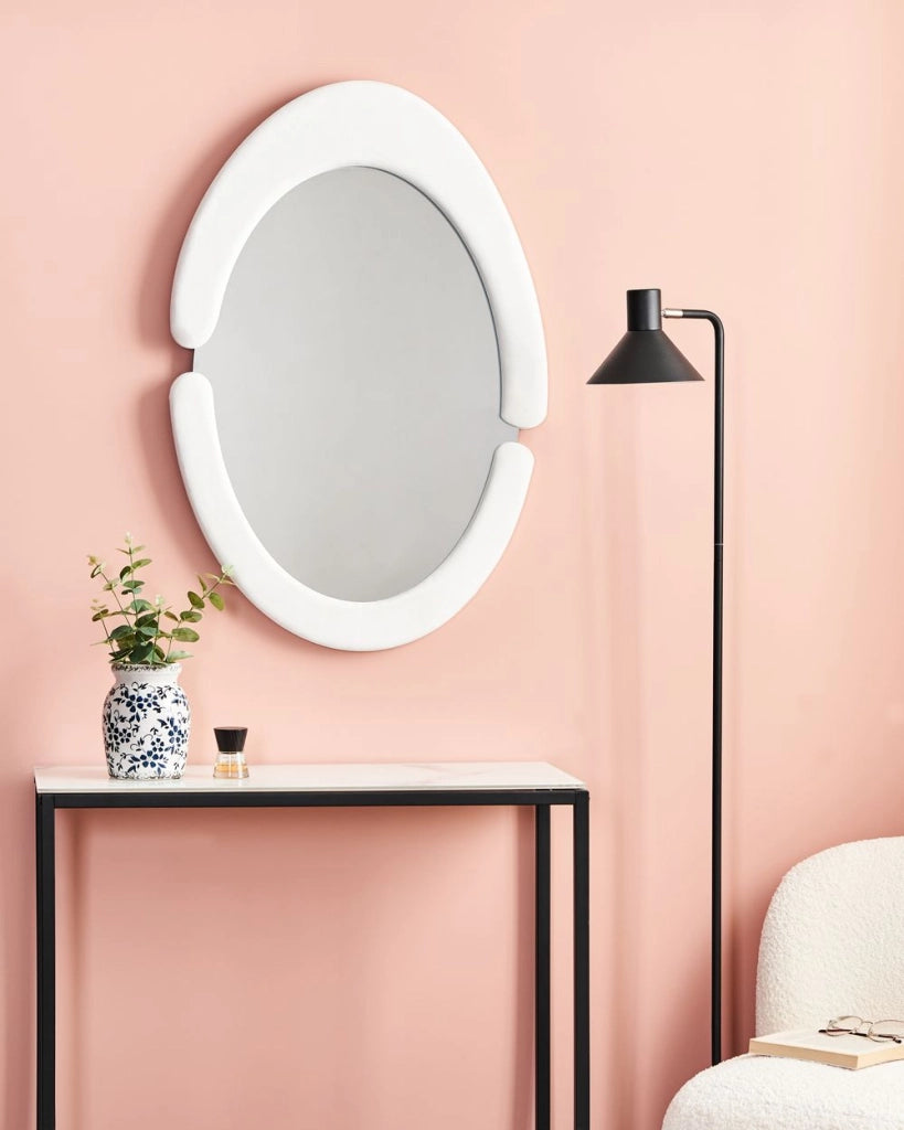 Specchio da parete in MDF bianco con cornice in vetro 53 x 89 cm Forma irregolare Decorativo a parete Pezzo d'arredo Stile moderno