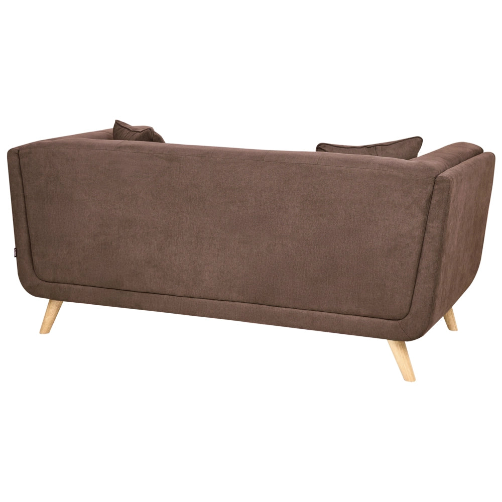 Divano a 2 posti in tessuto con cuscini decorativi, gambe in legno e trapuntatura decorativa, stile retrò marrone scuro