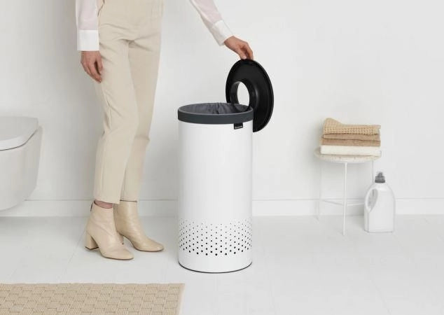 Brabantia 304866 Portabiancheria con Coperchio Apertura Quick-Drop 35 L Materiale Anticorrosione Base in Plastica colore Bianco