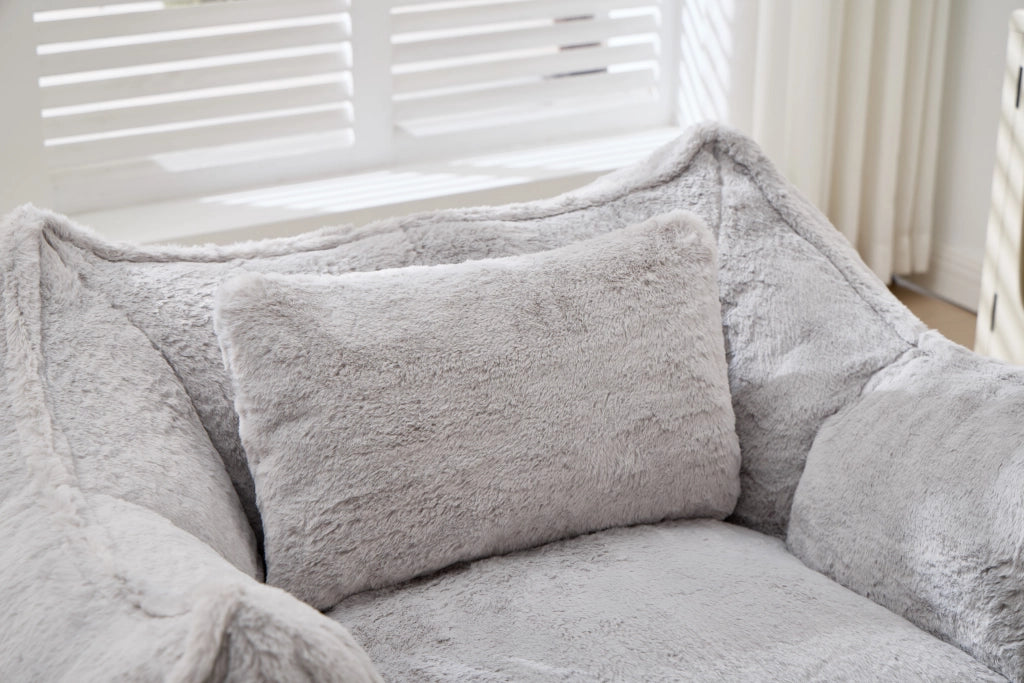 Poltrona pouf con schienale ergonomico e imbottitura in schiuma, in pelliccia sintetica grigia per soggiorno