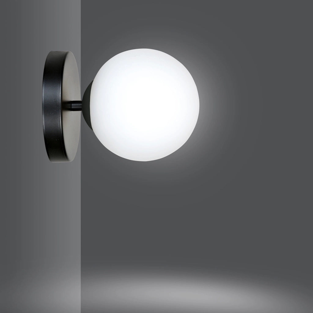 Applique 1 Luce Rama In Acciaio Nero A Bracci E Sfera In Vetro Opalino