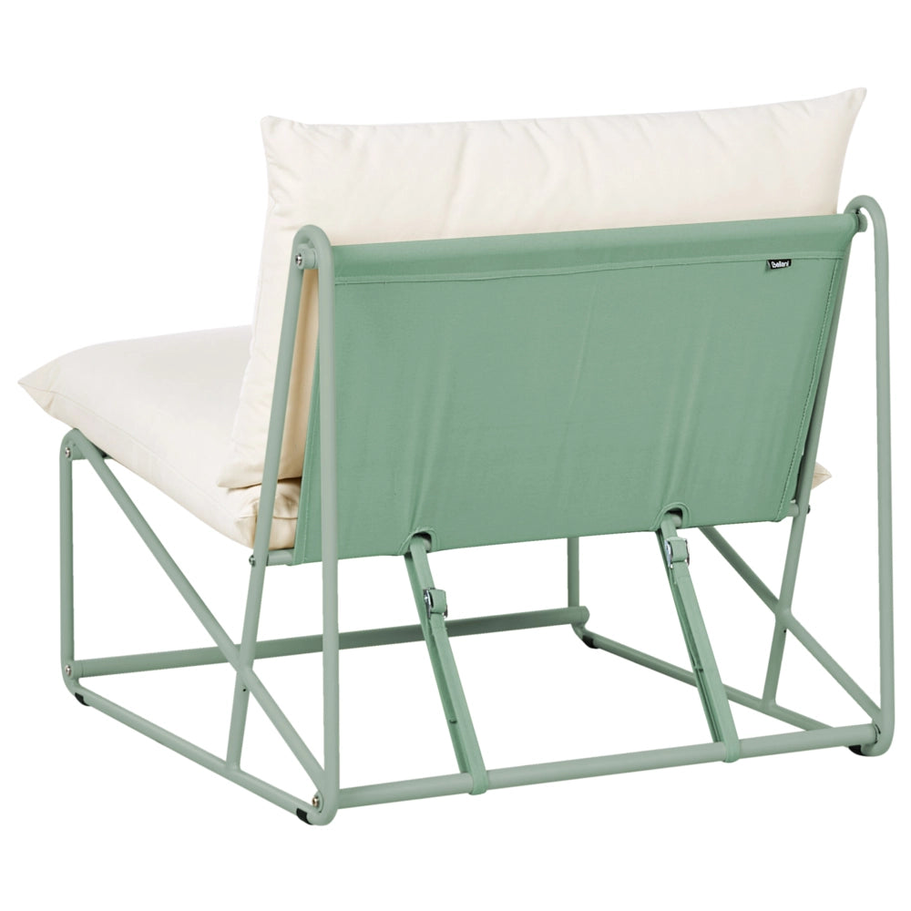 Set 4 posti composto da divano basso oversize e 2 sedie in metallo con cuscini per schienale e seduta interno ed esterno senza braccioli verde