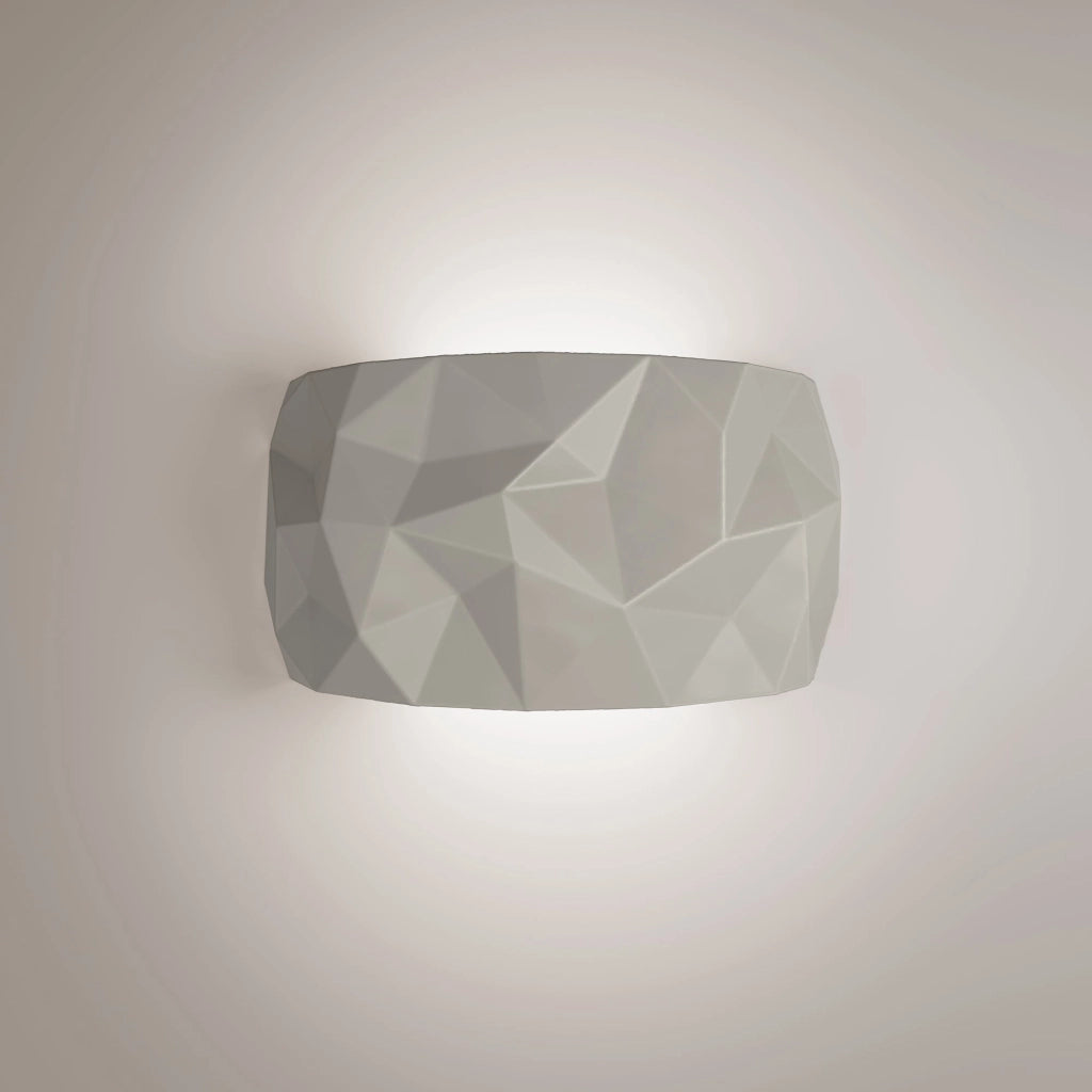 Angled Lampada da parete in ceramica artigianale grigia con diffusore prismatico e tecnologia LED dimmerabile TRIAC, alta resa cromatica CRI 90