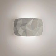 Angled Lampada da parete in ceramica artigianale grigia con diffusore prismatico e tecnologia LED dimmerabile TRIAC, alta resa cromatica CRI 90