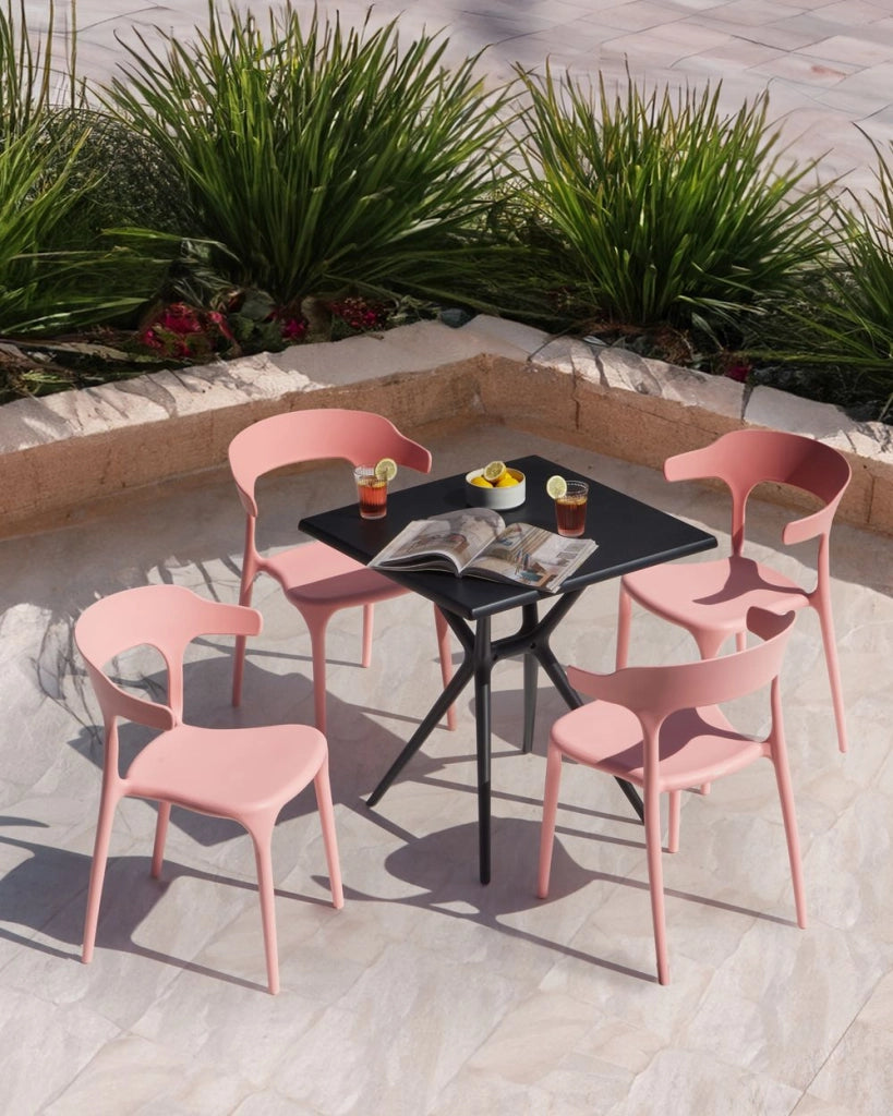 Set di 4 sedie da giardino rosa in polipropilene leggero resistente alle intemperie in plastica per interni e per esterni moderno