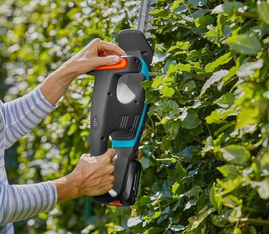 Kit di taglio pronto all'uso EasyCut 40/18V P4A - Misuratore preciso - Maniglia ergonomico - Peso ridotto Heggenschaar 

Specifiche tecniche: 40V 18Ah batteria inclusa, P4A modello.