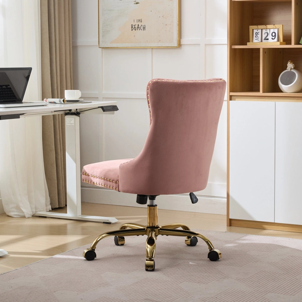 Sedia da ufficio girevole in velluto con base metallica dorata, seduta ampia e profonda, schienale capitonné rosa