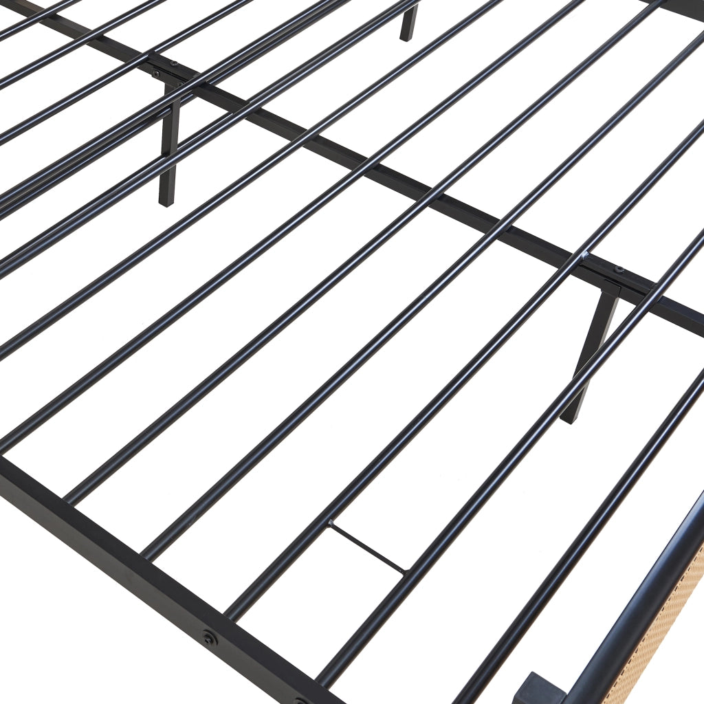 Letto Matrimoniale Linköping in Metallo Nero con Testiera e Pediera Effetto Rattan 160x200 cm [en.casa]