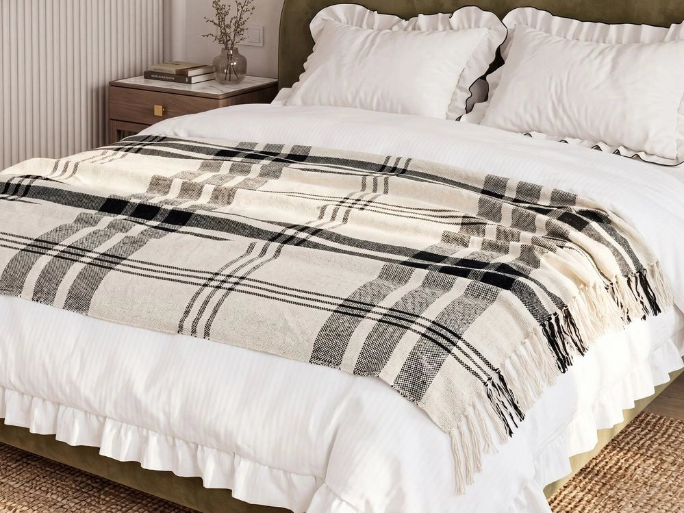 Coperta in cotone bianco sporco e nero 130 x 170 cm con frange decorative fatte a mano