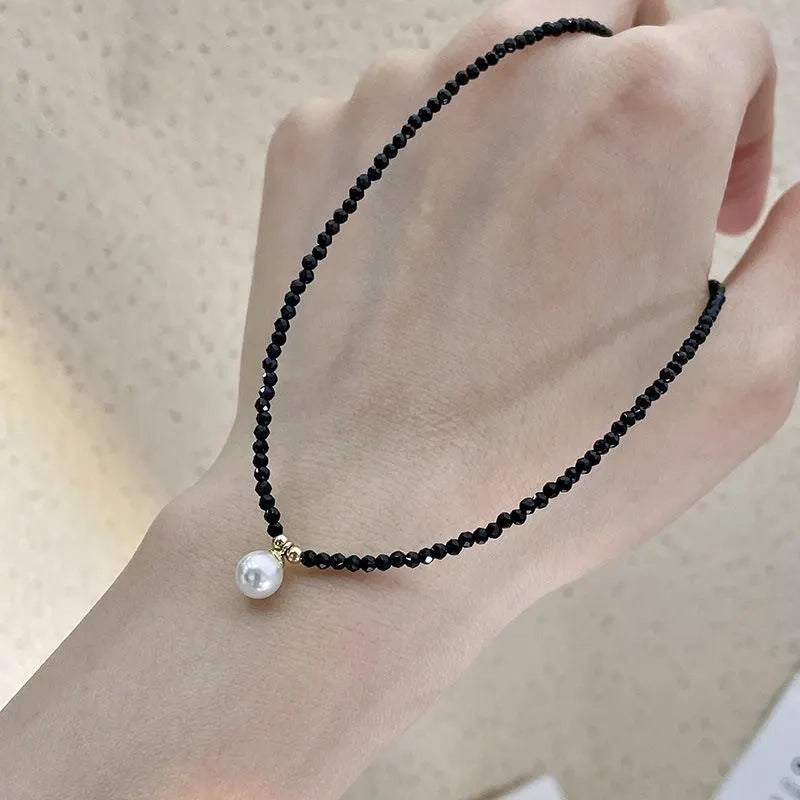 Collana estiva di perle di cristallo nero fatta a mano, regalo di Natale o compleanno.