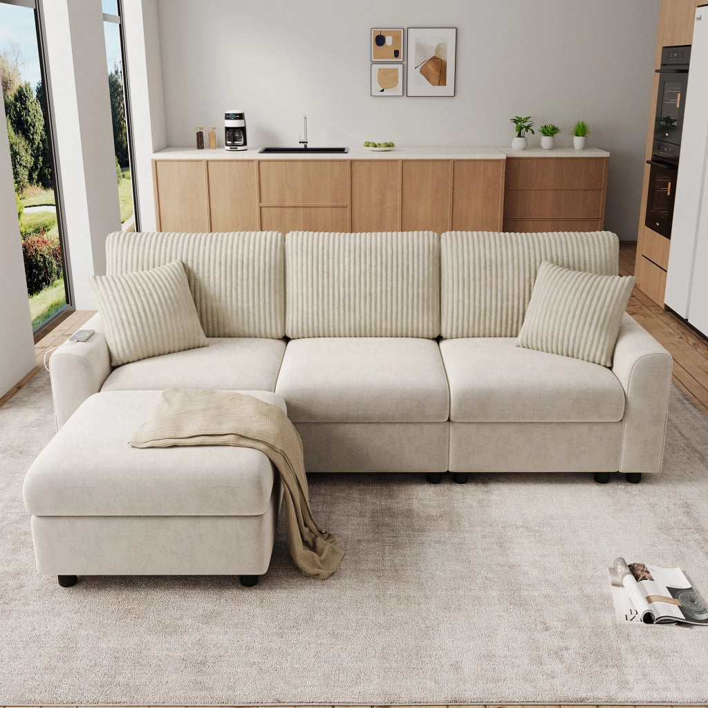 Sofa moderno beige con pouf; 2 cuscini; porta USB e Type-C; 223x146x84 cm