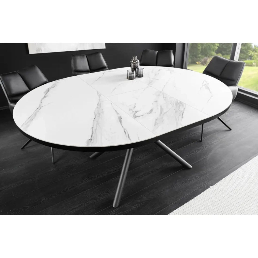 Tavolo da pranzo rotondo allungabile OPHIRA 120-160 cm – Ceramica effetto marmo bianco e metallo nero