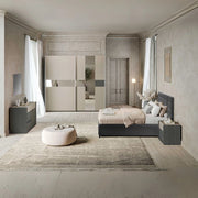 Camera da letto Tania grigio e talco armadio scorrevole con specchi e letto contenitore Napoli