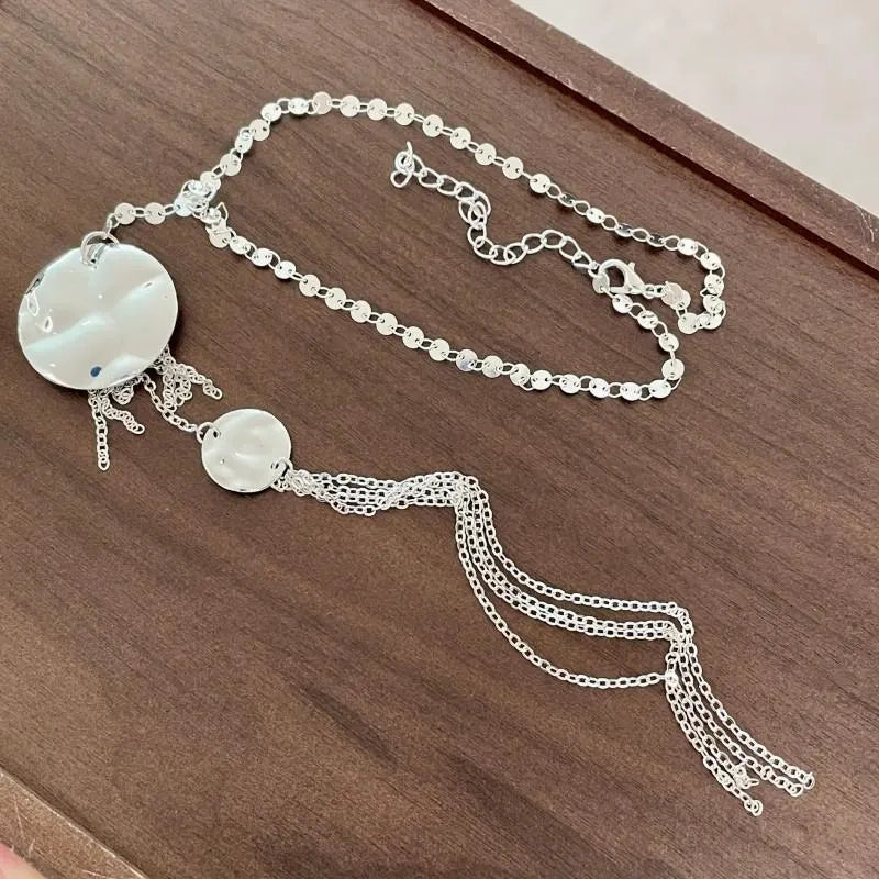 Set composto da collana e orecchini con nappe di perle, realizzati a mano: gioielli con perline e paillettes