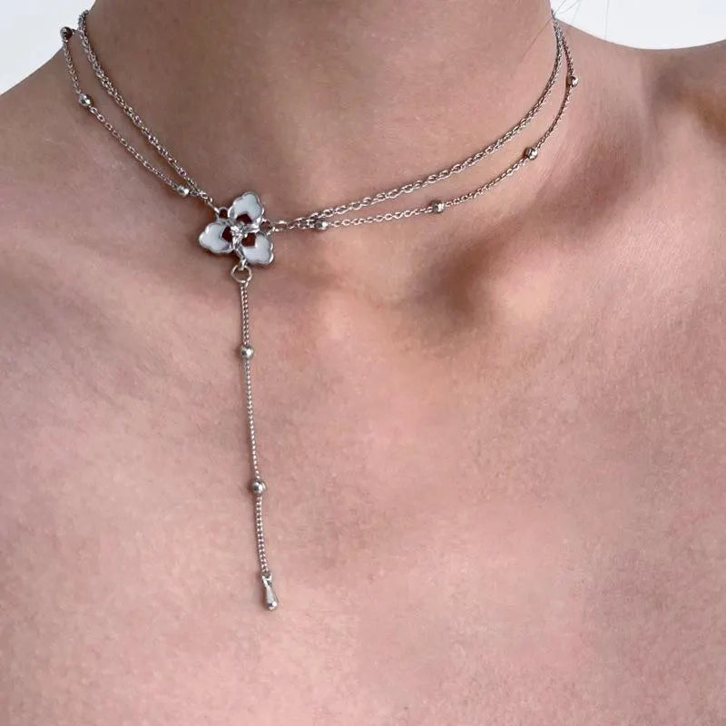 Collana a forma di trifoglio con conchiglia cava, realizzata a mano, regalo di Natale o di compleanno.