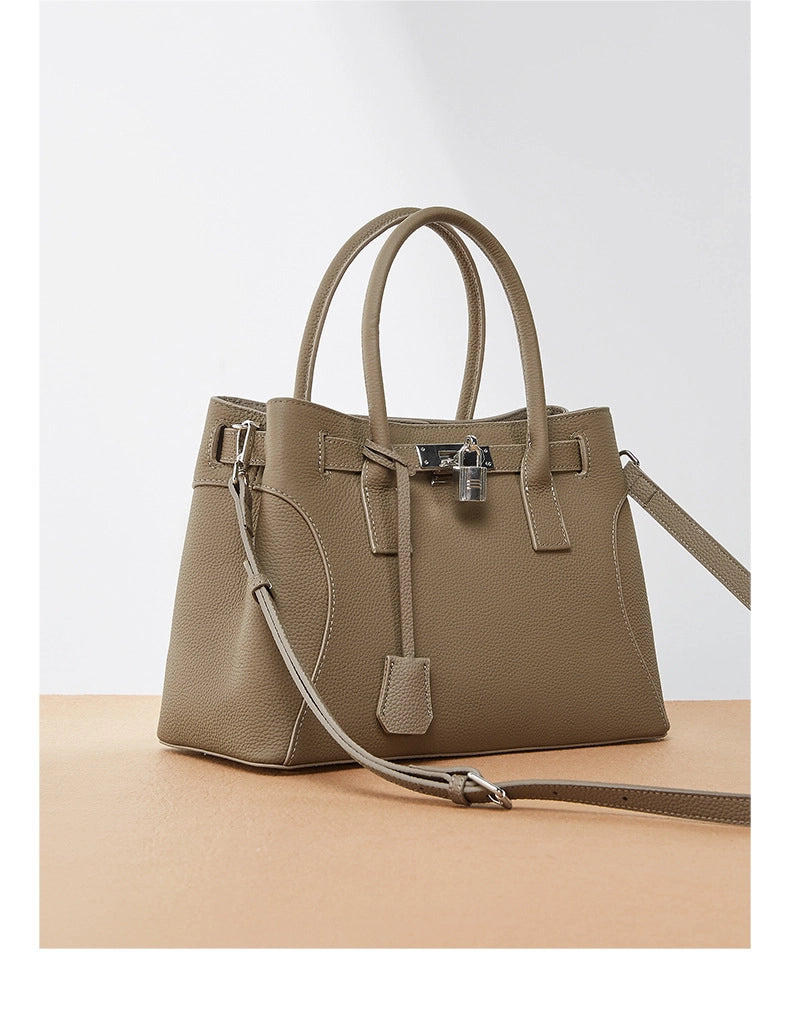 Borsa a tracolla da donna in tessuto intrecciato, colore grigio.