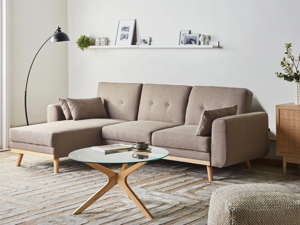Divano Angolare ad Angolo Destro Marrone Chiaro in Tessuto Imbottito a L con Seduta Trapuntata Cuscini Decorativi e Funzione Letto