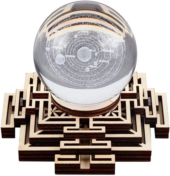 Supporto di esposizione per cristallo a forma di sfera in legno con geometrie