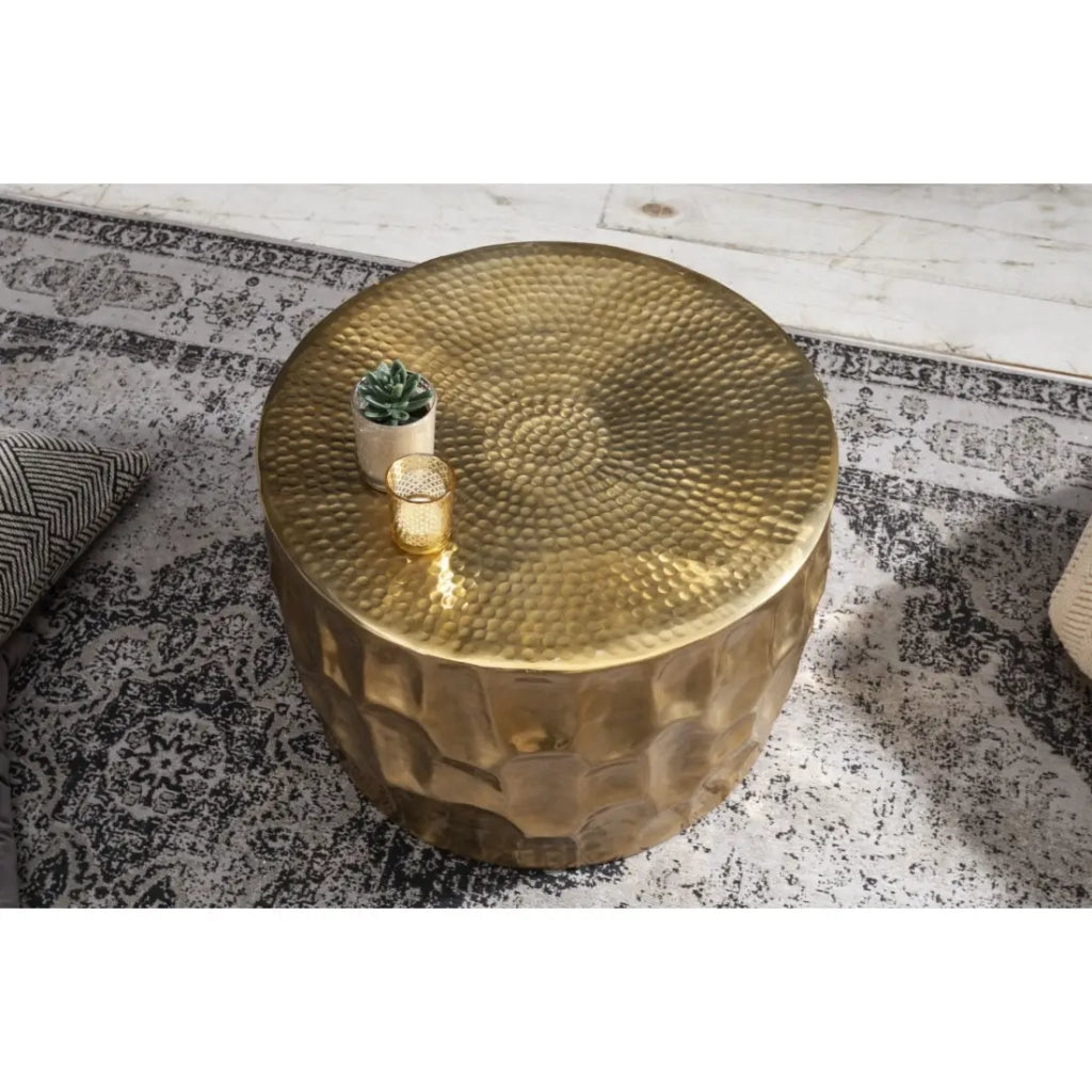 Tavolino basso TRIANE dorato 55 cm – Alluminio martellato design scolpito