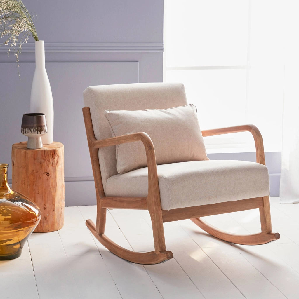 Poltrona scandinava a dondolo in legno e tessuto con braccioli, beige