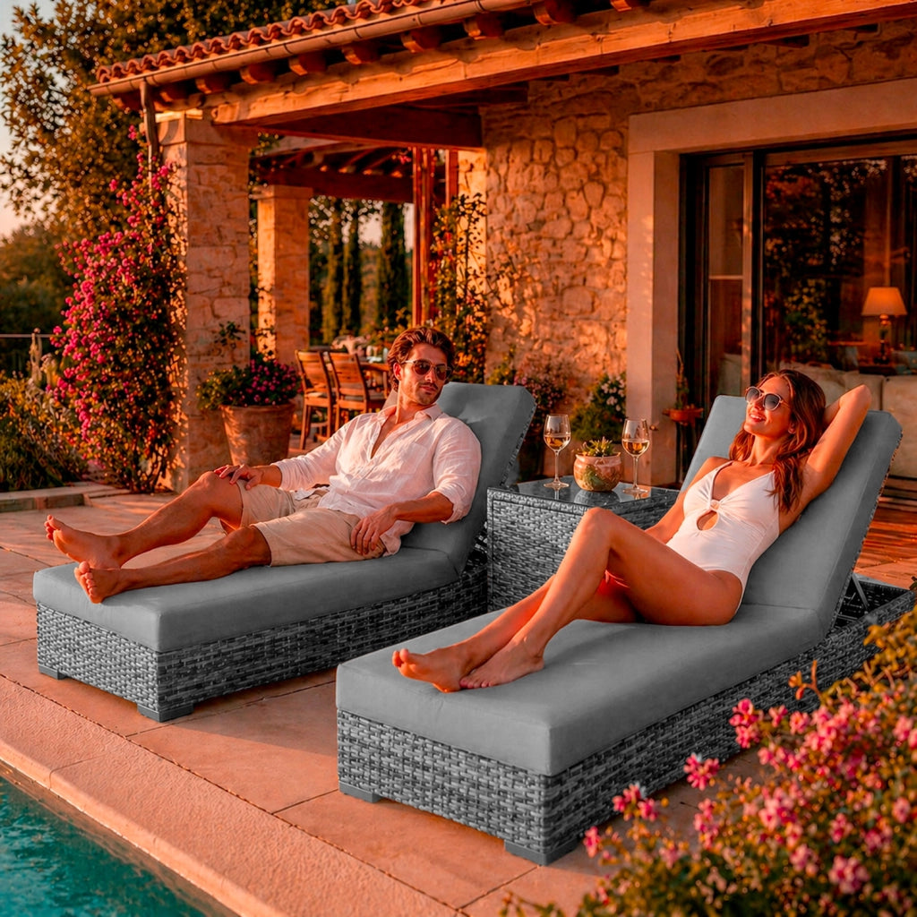 Set 2 Lettini Prendisole In Polyrattan Con Tavolino Contenitore E Cuscini Schienale Regolabile 5 Posizioni Sdraio Da Giardino Terrazzo Piscina Relax Arredo Esterno 184 x 60 x 21 Cm Grigio
