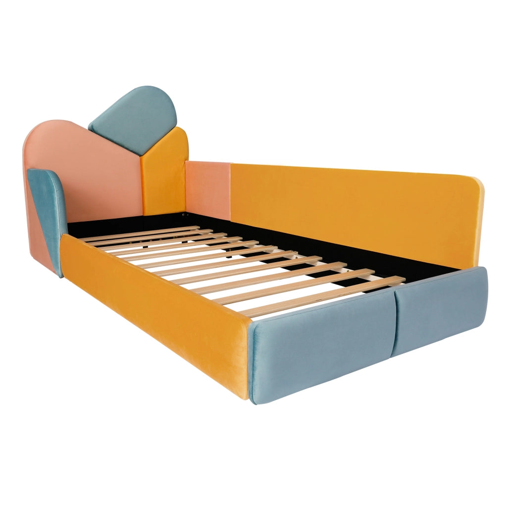 Letto imbottito per bambini ULEVR 90x200 cm con sponde laterali alte, velluto patchwork blu multicolore