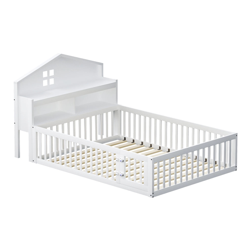 Letto a pavimento per bambini 140x200 in legno massello; bianco; con ripiani e porta