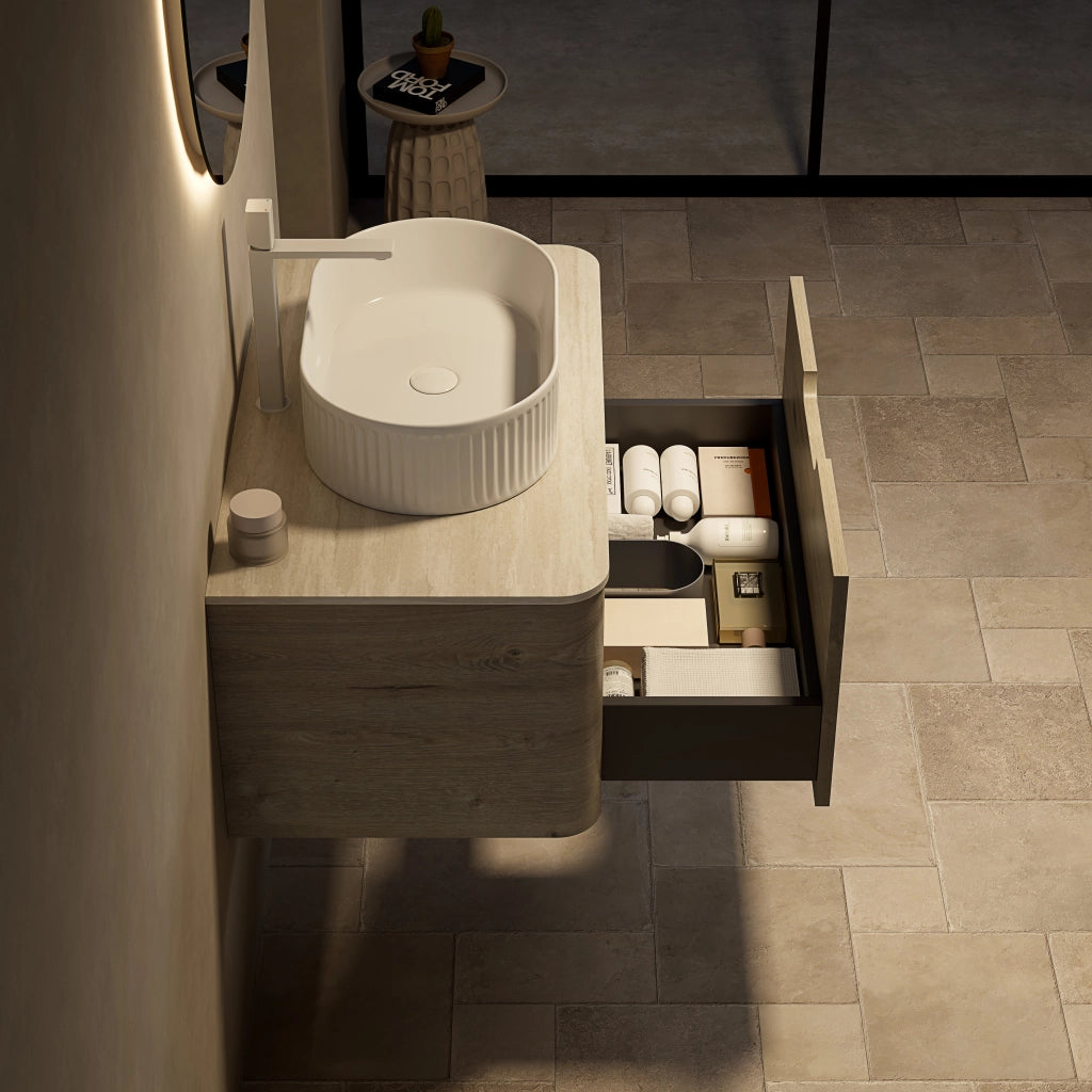 Mobile bagno sospeso con lavabo ovale in ceramica e 1 cassetto soft close; top in pietra sinterizzata per bagno