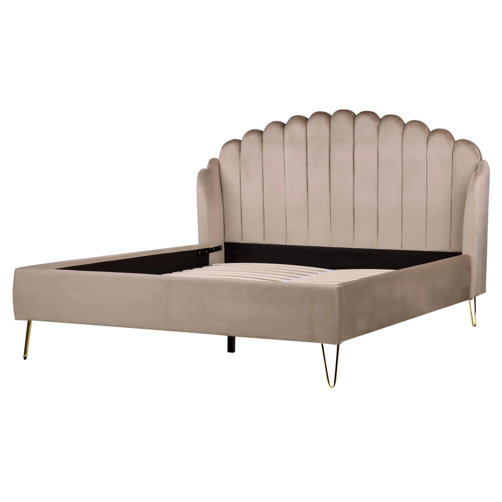 Letto matrimoniale in velluto tortora con testiera a conchiglia con gambe in metallo 160 x 200 cm retro capitonné
