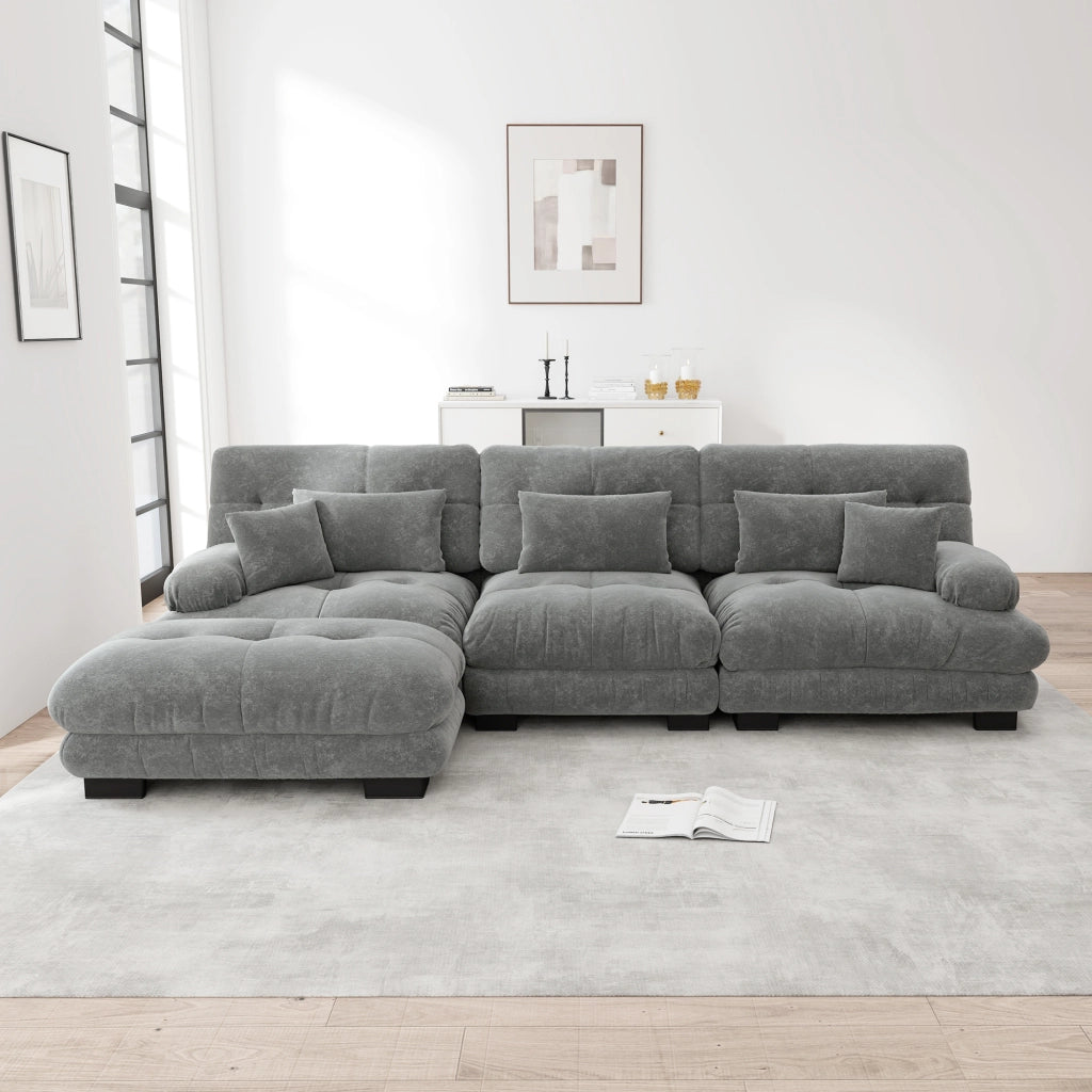 Divano angolare modulare in chenille con seduta profonda, ottomane e cuscini decorativi, grigio per soggiorno
