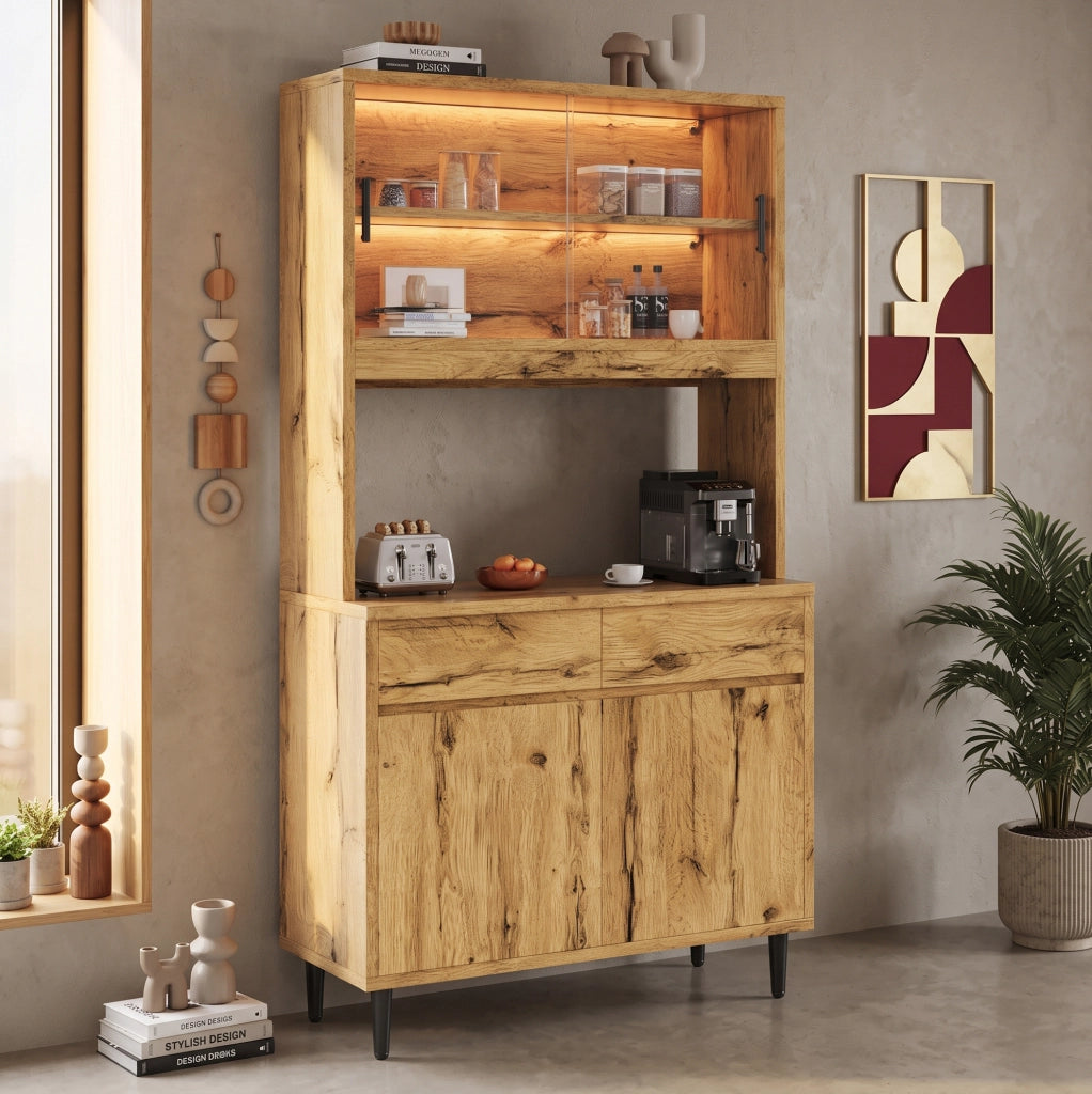 Credenza alta in rovere con LED, prese e porte in vetro
