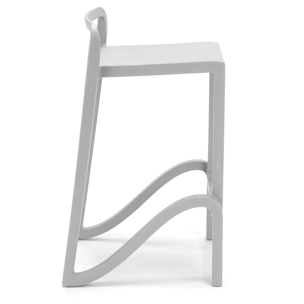 Set 3 sgabelli in polipropilene EOLO altezza seduta 75cm, impilabile, idrorepellente, resistente ai raggi UV, design moderno e innovativo, ideale per la cucina, la veranda o giardino colore Bianco