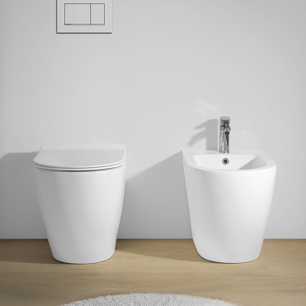 Sanitari Filomuro in ceramica bianca opaca con copriwc e scarico tornado Tokyo