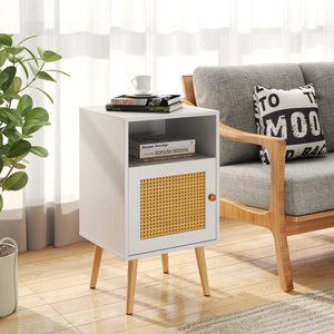 Set di 2 comodini in rattan con spazio di archiviazione, Tavolini con mensola aperta e porta decorata in rattan PE Bianco-Comodini