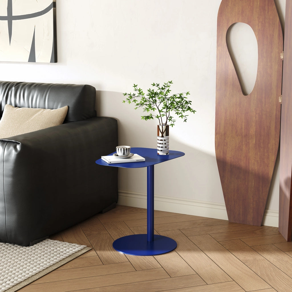 Tavolino Laterale Nastätten in Metallo con Piano di Appoggio Trapezoidale - Blu Scuro [en.casa]