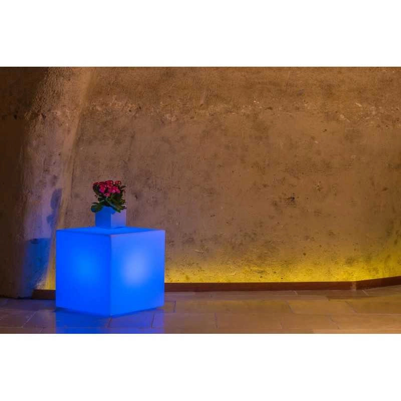 Lanterna cubo moderno d’arredo luminoso di design 40x40 H40 in polimero LED blu resistente per interno ed esterno - Made in Italy - Monacis