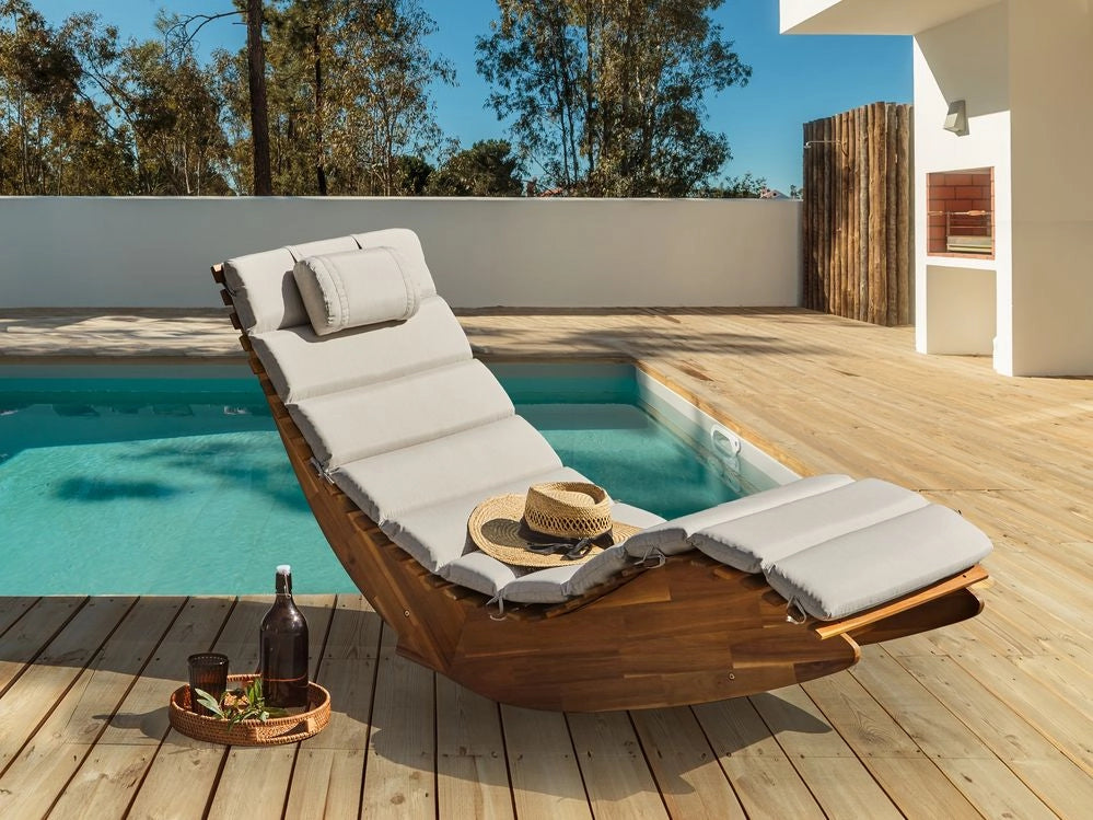 Lettino prendisole in legno di acacia Cuscino tortora a doghe Design a dondolo Forma curva