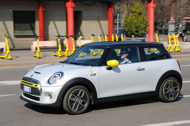 RIGUM905540, Mini F55 dal 2015-2023, F56 dal 2014-2023, F57 cabrio dal 2016-, Mini F66 3 porte dal 2024-, Mini SE elettr