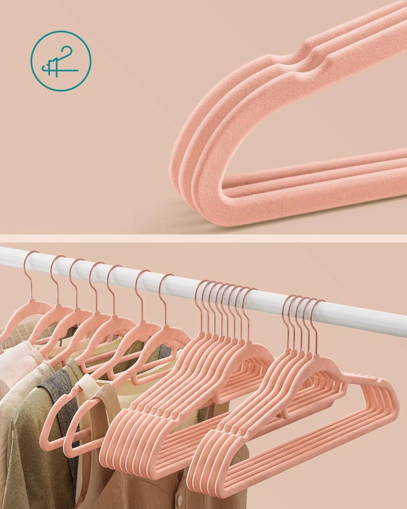 SONGMICS Grucce Vellutate, Set di 60, Grucce Antiscivolo con Gancio Girevole in Colore Oro Rosa, Spessa 0,6 cm, Salvaspazio, Lunga 45 cm per Cappotti, Camicie, Gonne, Pantaloni, Rosa Chiaro CRF021PK60