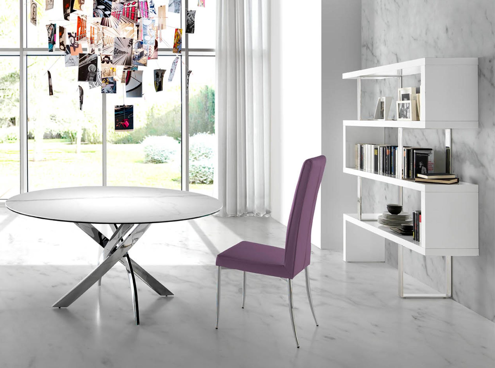 Scaffali bianchi e in acciaio