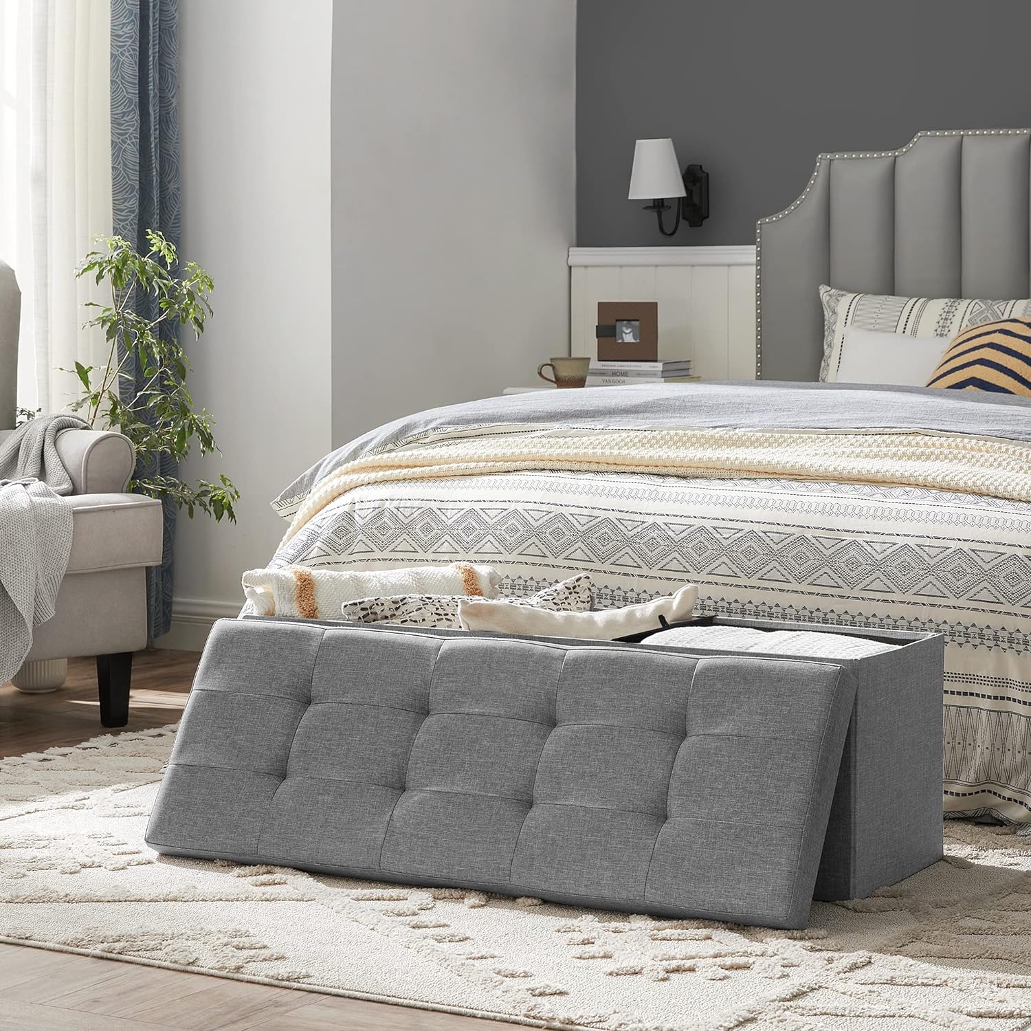 Pouf contenitore Valora PUFA in MDF grigio chiaro per camera da letto