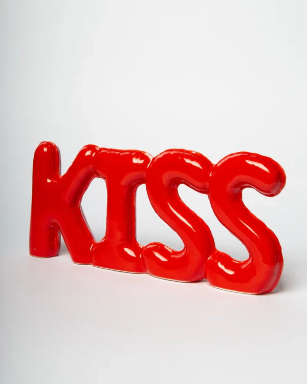 Kiss Red  Scritta Decorativa in Ceramica