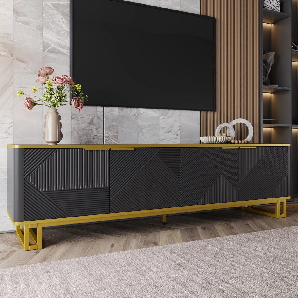 Mobile porta TV geometrico a quattro ante in MDF nero e oro con passacavi, 160 × 37,5 × 48 cm