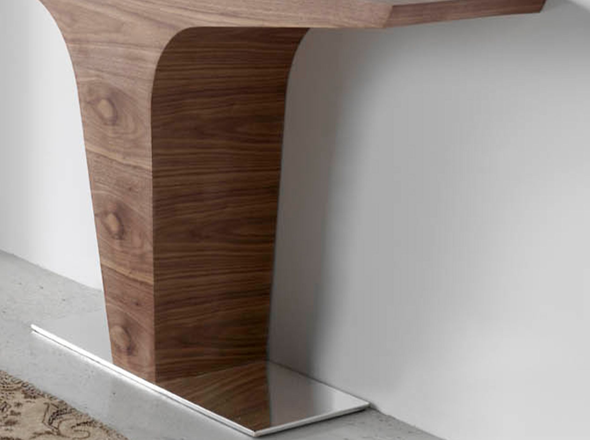 Consolle rettangolare in noce con base in acciaio cromato