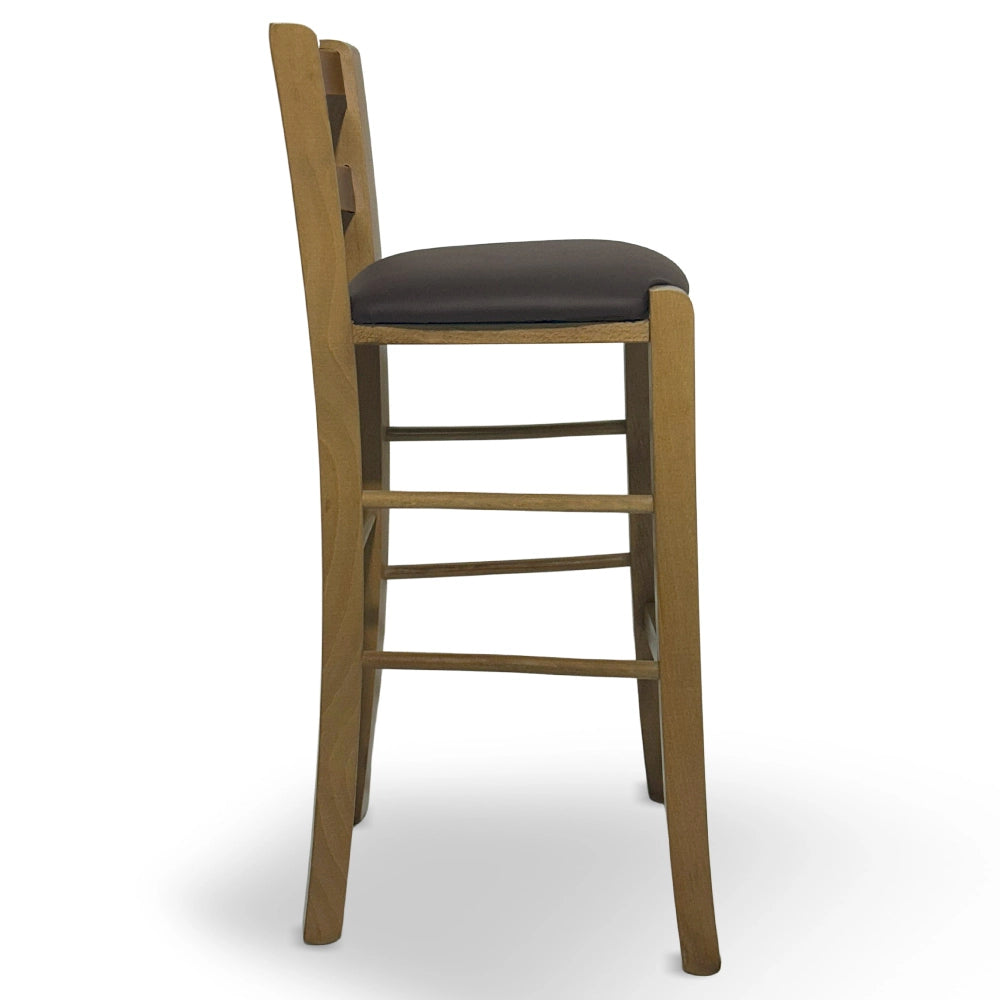 Sgabello in legno noce chiaro con schienale h 66cm con seduta similpelle marrone